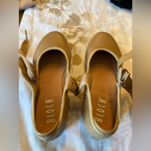 Child’s ballet/tap/dance set. Fits sizes 4-6. - Picture 7 of 15